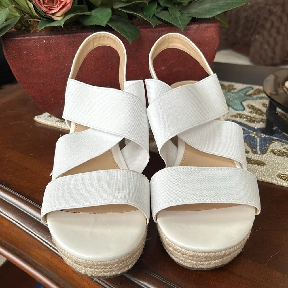 Brand New Liz Claiborne Memory Foam White Fabric Stretch Wedge Espadrille Sandal